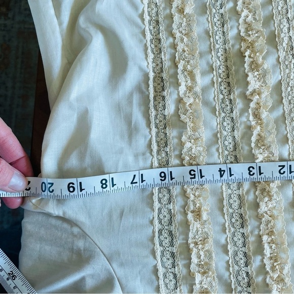 Vintage Cream Ruffle Lace Blouse - Picture 10 of 11